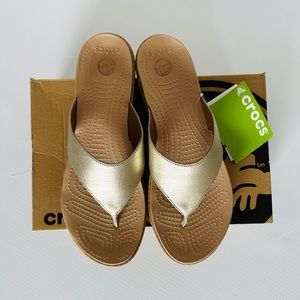 CROCS Gold A-Leigh Brushed Metallic Leather Flip Flops Women's Size 11